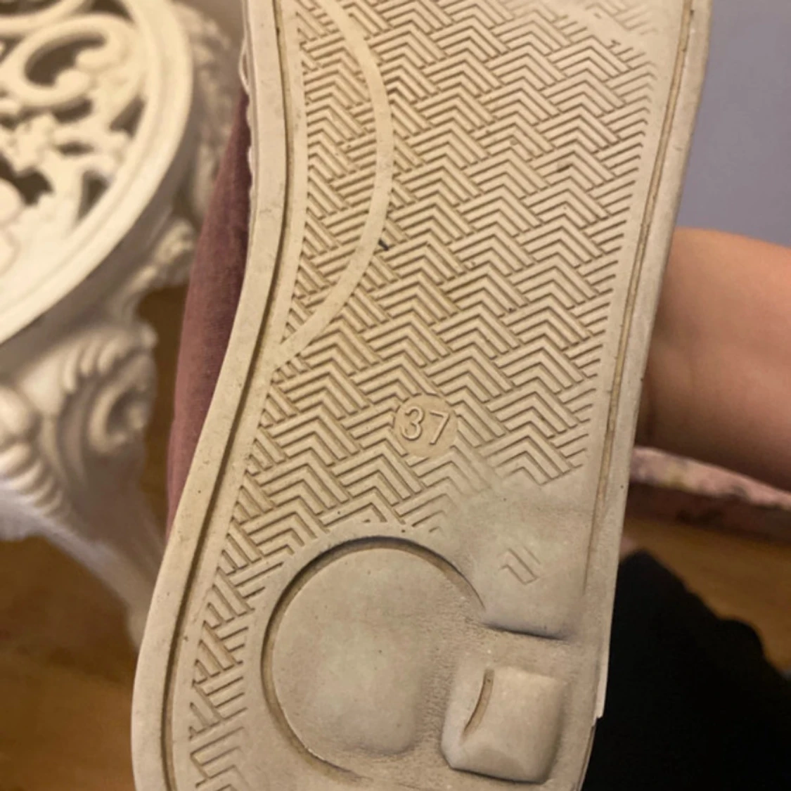 Vinröda sneakers i sammet, strl 37 - 3