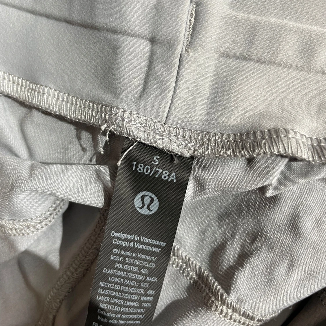 Grå träningsbyxor från Lululemon - 4