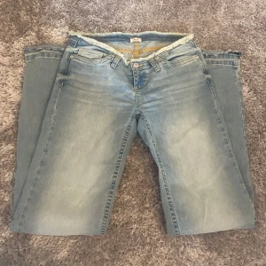 Nelly jeans - no waist jeans från nelly💘 bara använda ca 2 gånger, innerbenslängd 84cm