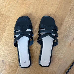 Svarta slipp ins  - Svarta slipp ins. Aldrig använda. 