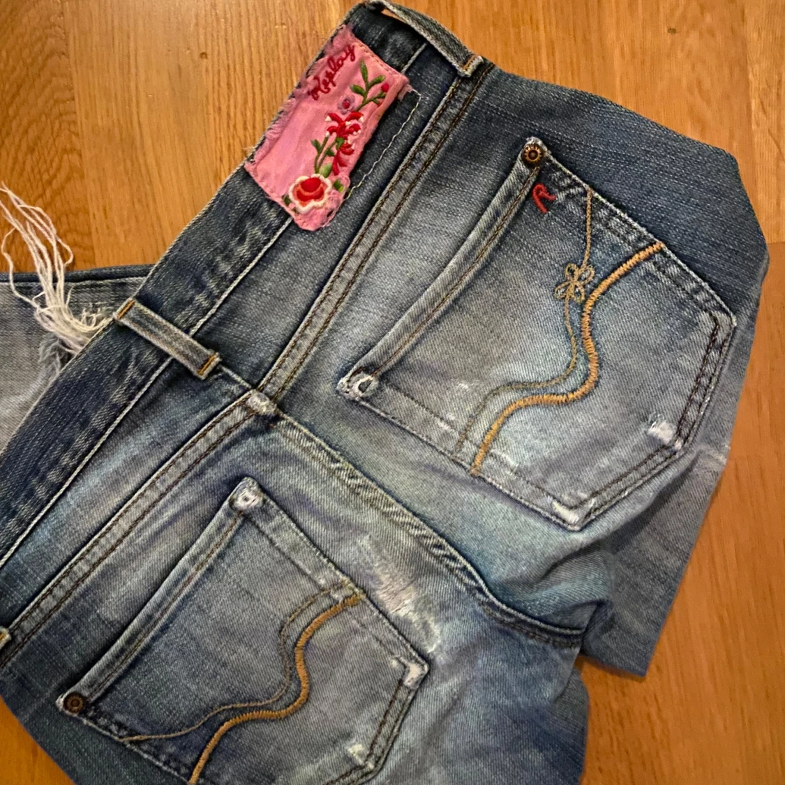 Replay bootcut jeans med slitningar