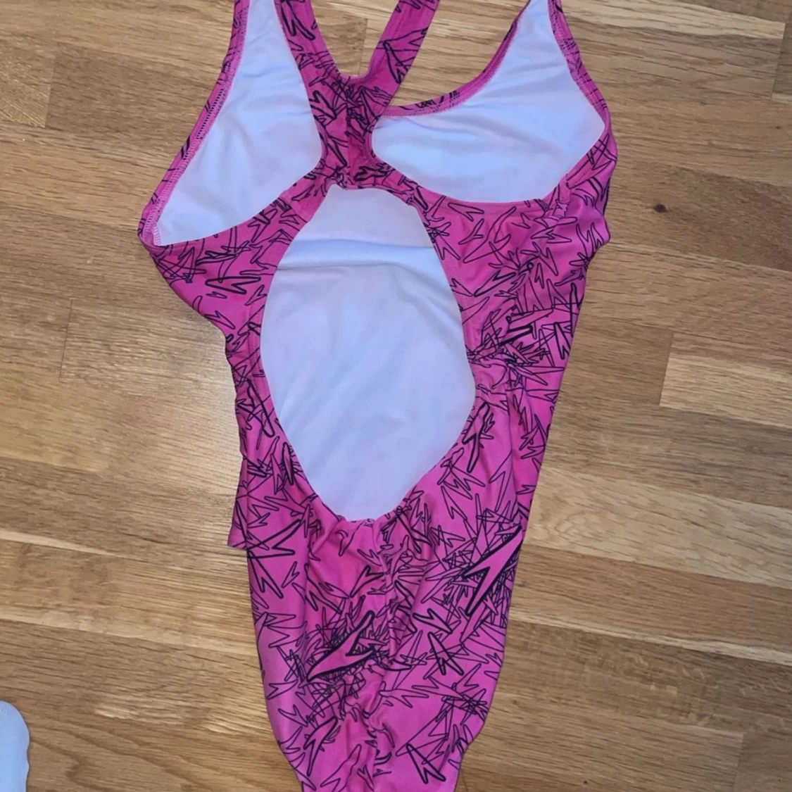 Rosa Speedo baddräkt med grafiskt mönster - 1