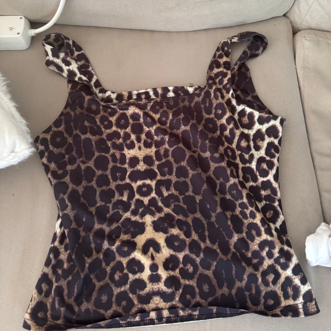 Leopardmönstrad linne-topp