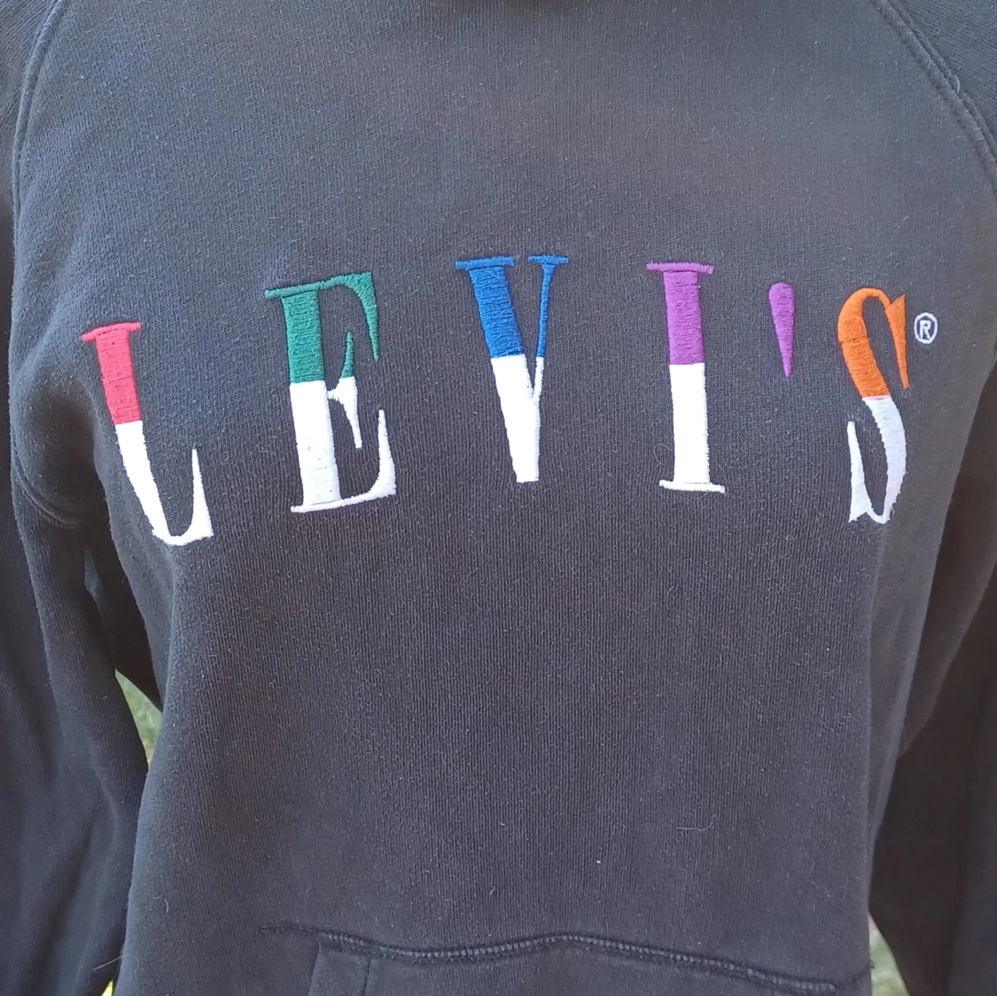 Hoodie med färgglad logga - 4