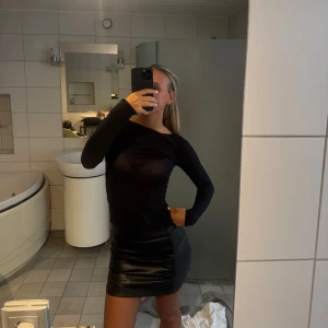 Skinn kjol  - Super snygg skinn kjol från Zara