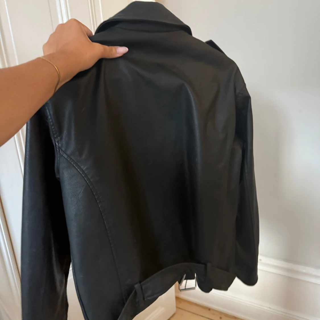 Svart skinnjacka från Missguided - 3