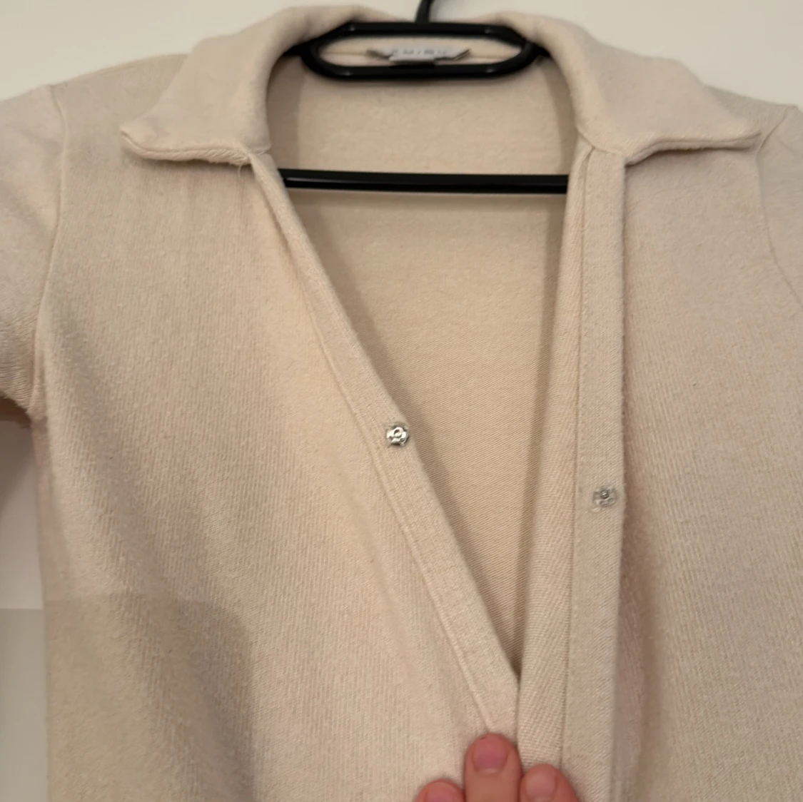 Beige omlottopp från Amisu - 2