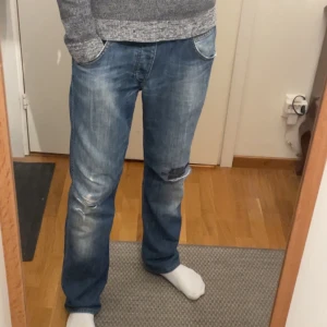 Blå straight jeans från Wrangler - ett par snygga jeans från Wrangler . Hör av dig om du är intresserad 👍👍👍