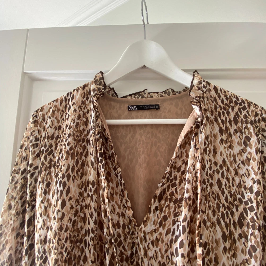 Jättesnygg leopardmönstrad kort klänning från Zara - 2