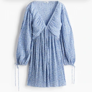 H&m klänning - Superfin klänning ifrån H&m endast använd en gång! I storlek Xs💗