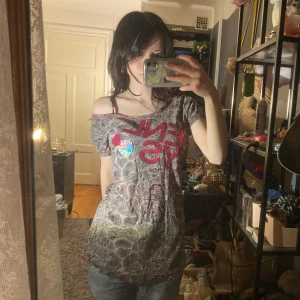 Cool tröja med orm mönster❤️ - Super anygg tröja med paljetter och super fin design ifrån märket henleys❤️