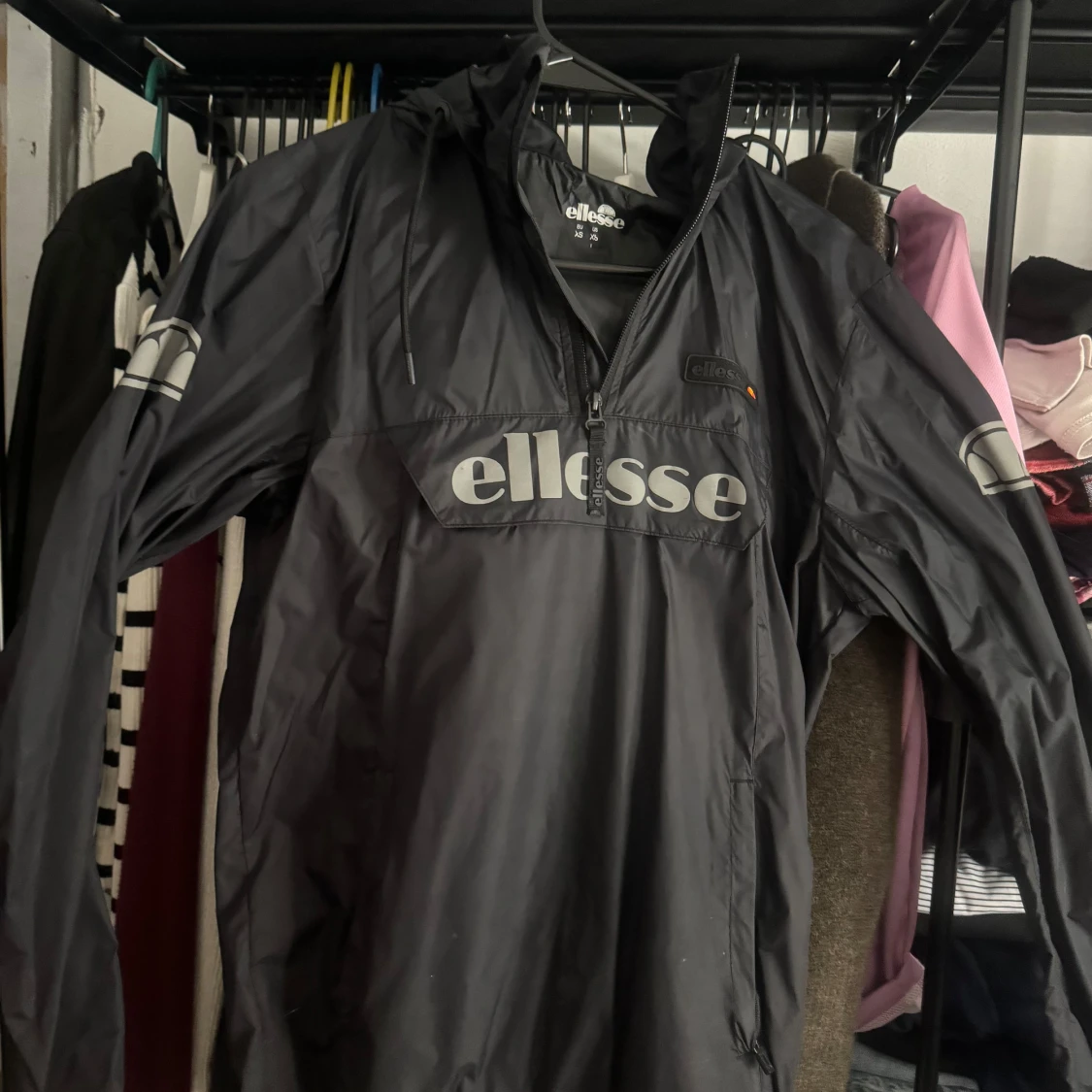 Svart vindjacka från Ellesse - 1