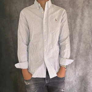 ralph lauren skjorta - Mycket fint skick | Size M  | fraktar spårbart inom 24 timmar |  för att köpa klicka ” köp nu” | vid frågor skriv ett meddelande |