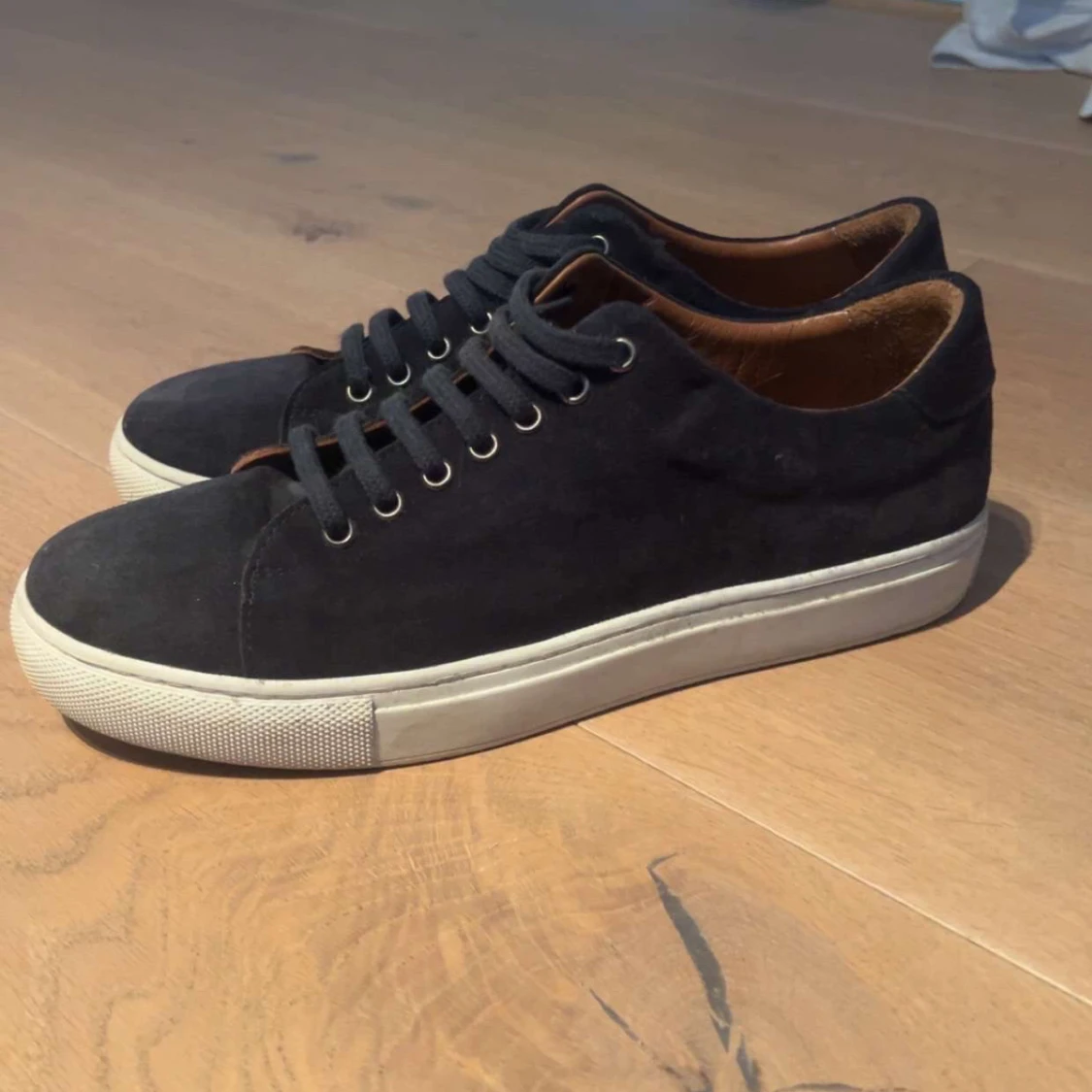 Human scales strl 42