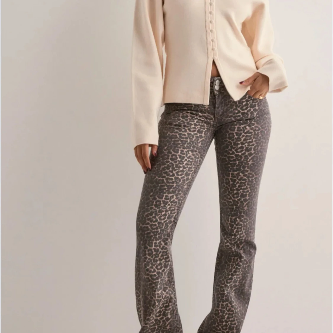 Leopardmönstrade bootcut jeans