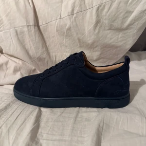 Louboutin skor - Väldigt snygga o stiliga oandvända