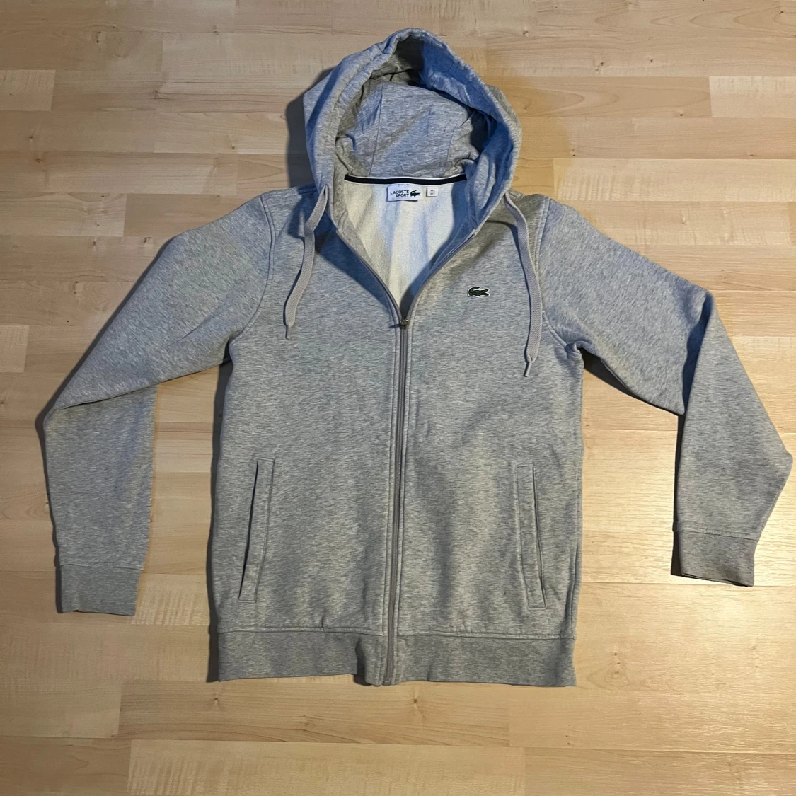 Grå hoodie från Lacoste