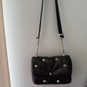 Väska - Valentino likande väska från Zara ❤️