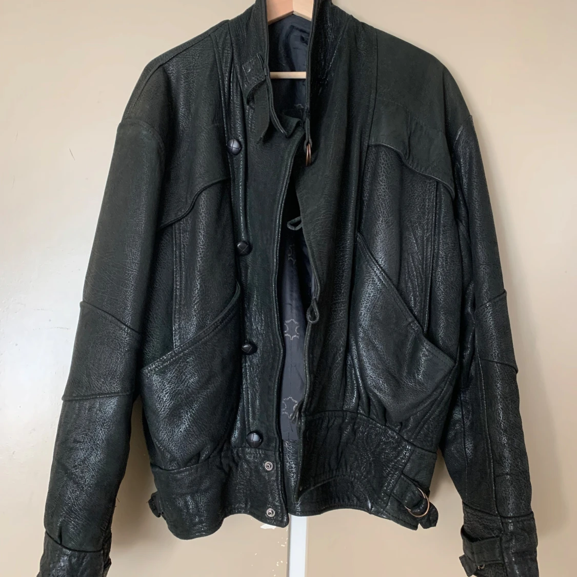 Svart retro 80-tals skinnjacka från Faris - 3