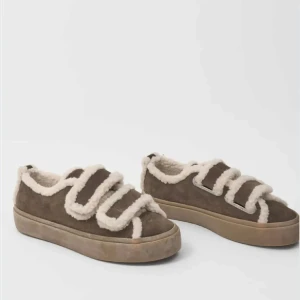 Inuikii shearling low - Oanvända inuikiis som inte kommit till användning, inköpta för 2600 i storlak 39. Helt oanvänd med kartong