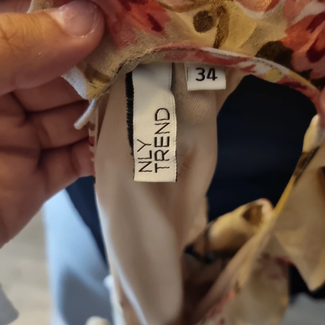 Blommig långklänning från NLY Trend - 2