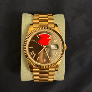 Rosé Guld Klocka - Jätte fin klocka i perfekt skick, extra länkar medföljer för mer info eller bilder är det bara att skriva