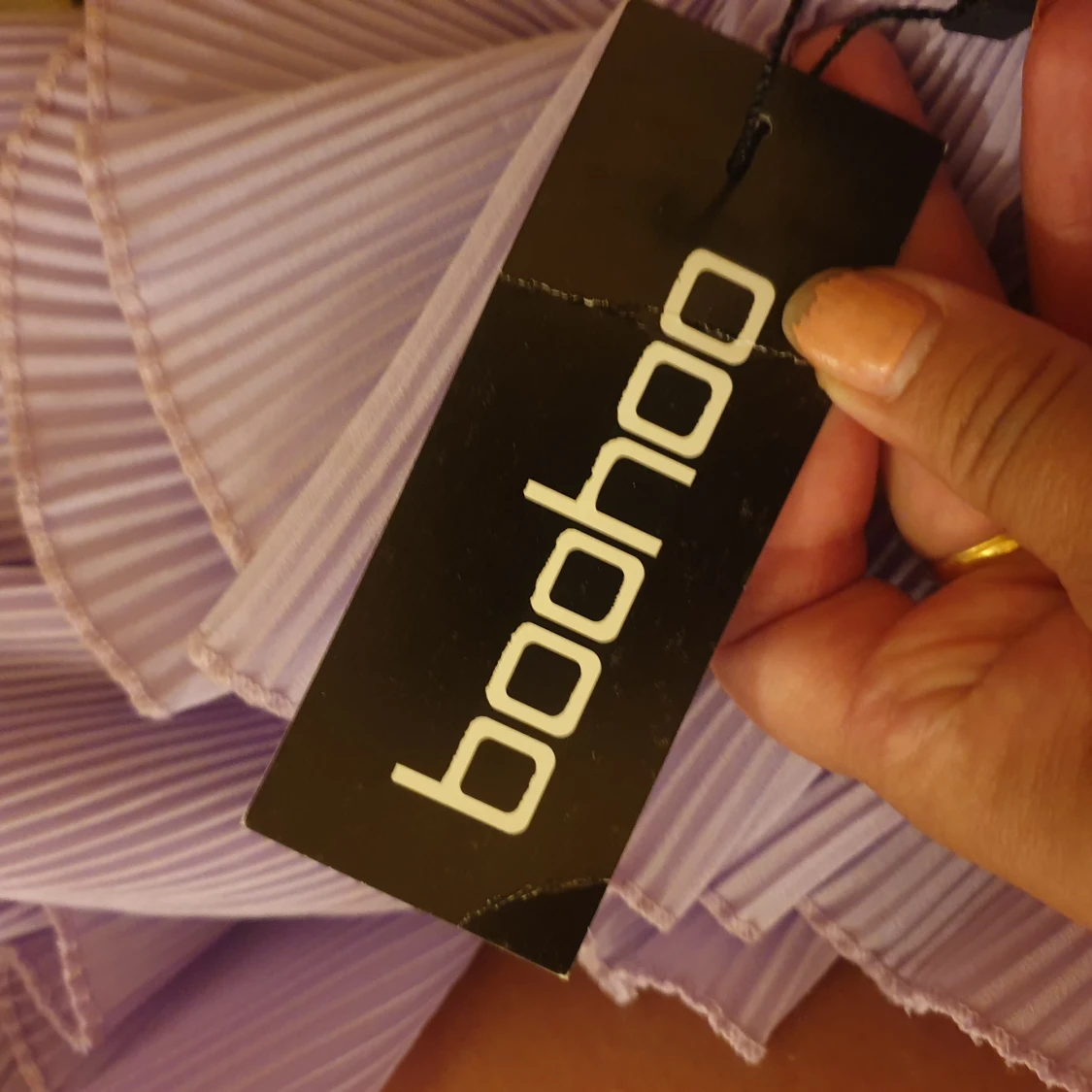 Ny ljuslila volangklänning från Boohoo - 2