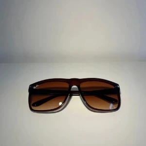 Ray-Ban solglasögon  - Helt nya. Perfekta för en stilren look. Väldigt populära. Först till kvarn😁 ej äkta.