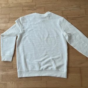 Tröja - Aldrig använd, vill få sålt snabbt, skriv för flera bilder eller funderingar 