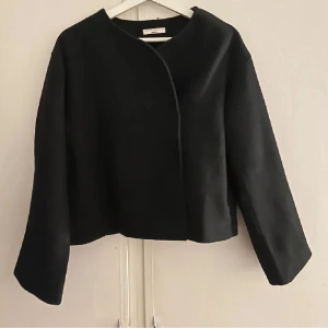 Svart gina kappa  - Helt helt ny och oanvänd🥰