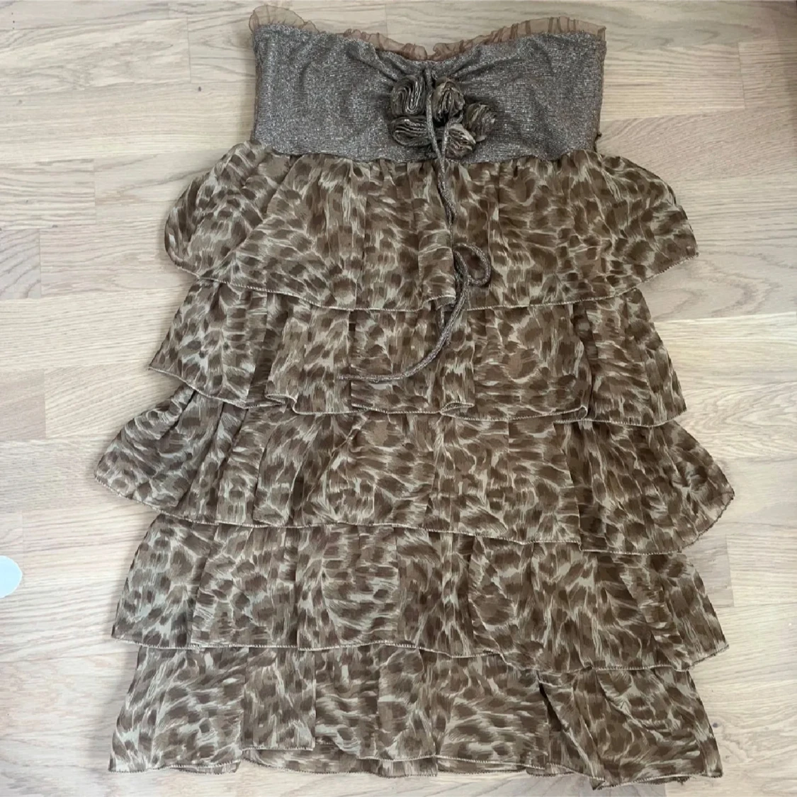 Brun leopardmönstrad klänning - 1