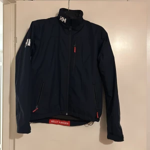 Helly hansen seglingsjacka - Helt ny helly hansen seglings jacka| nytt pris 1200| skriv om funderingar!
