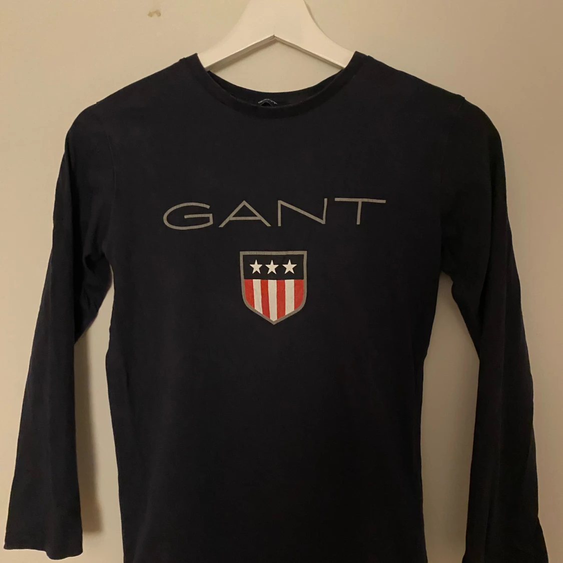 Mörkblå långärmad tröja från GANT