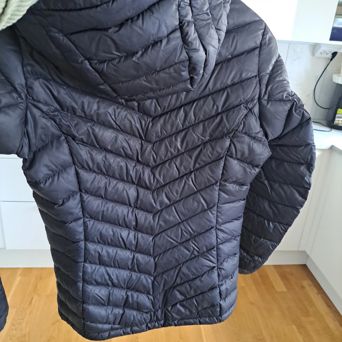 Svart dunjacka från Peak Performance - 1