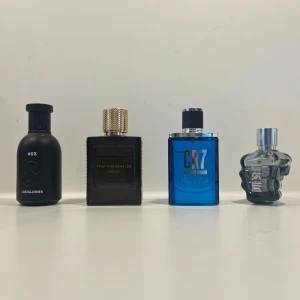 Parfym - Tja! Säljer några fräscha parfymer nu till sommarn! Parfymerna är från Jack & Jones, Diesel och CR7. Alla har mer än hälften kvar i flaskan då dem inte kommit till användning. Pris = 100kr styck men om man köper alla får man de för 300kr! Slå till👍