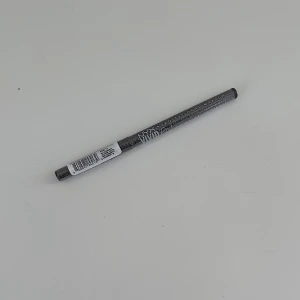 NYX Eyeliner 🖤 - En helt ny plomberad NYX Vivid Rich Mechanical Liner i färgen ”TRUFFLE DIAMON”. Nypris 119kr! FÖRST TILL KVARN!🖤(BUNDLERABATT VID KÖP AV FLER ARTIKLAR!)
