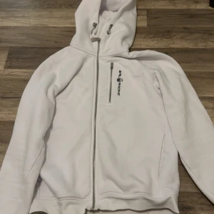 Sail racing zip up - En snail racing zip up i mycket bra skick. Passar till allt. Istorlek S 