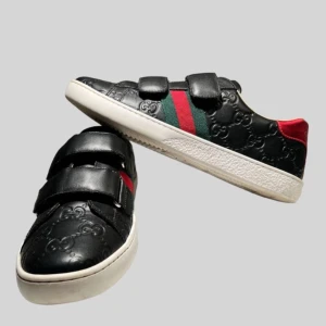 Gucci skor  - Säljer dessa dam skor nästa oanvänd då de inte kommit till användning. Vid frågor och funderingar skriv gärna 💬