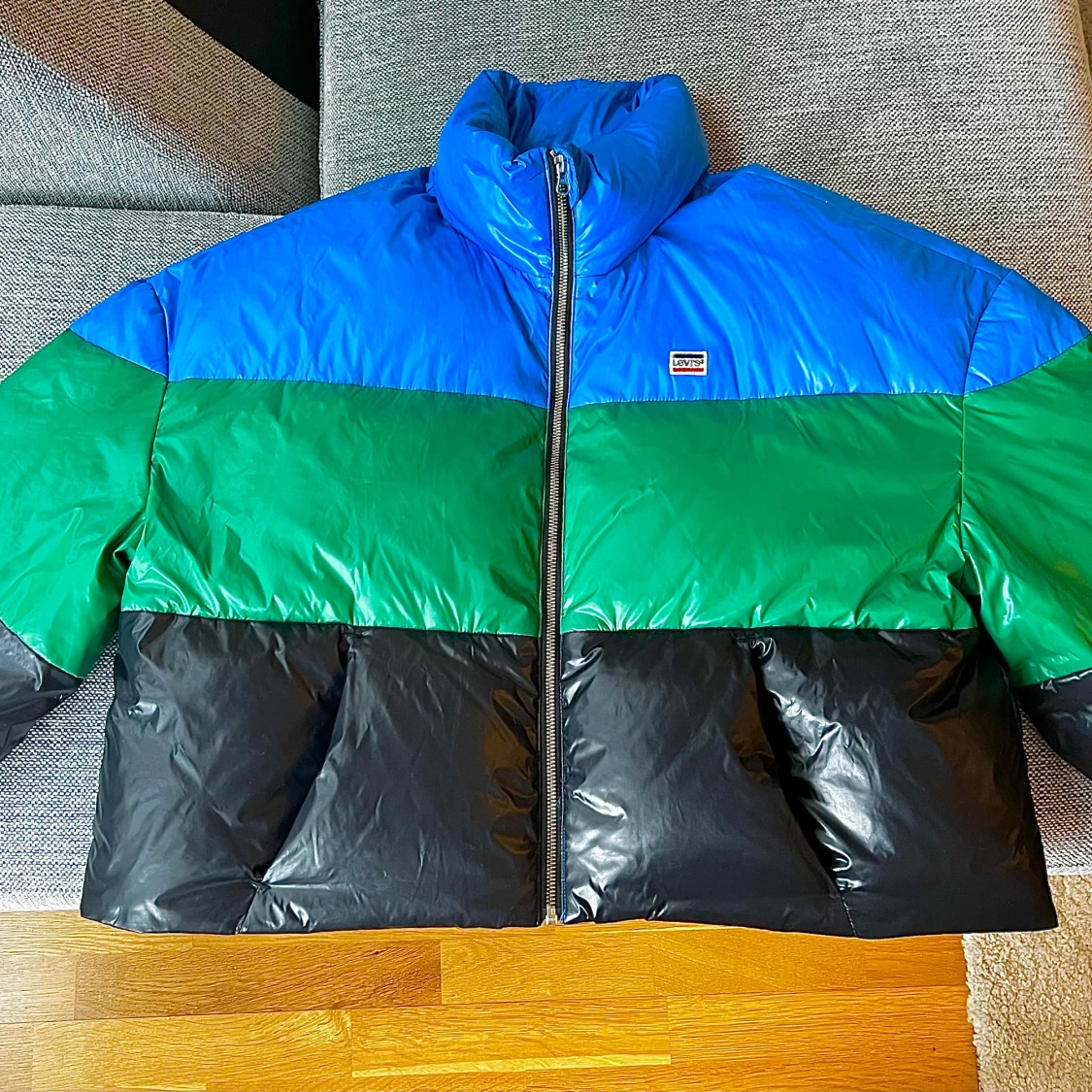 Blå, grön, svart Levi’s pufferjacka