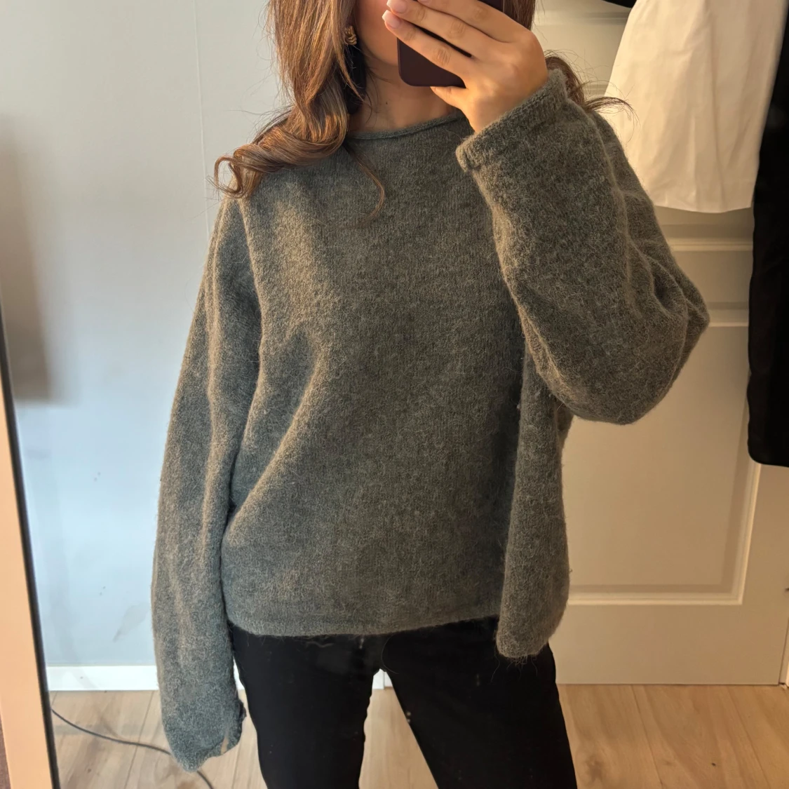 Grå tröja i alpackablandning - 1