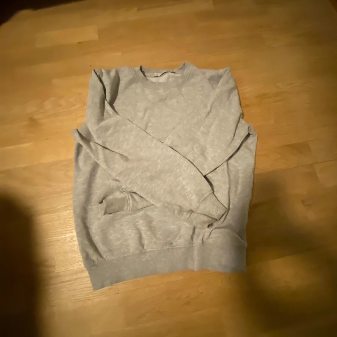 Grå sweatshirt