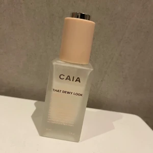 Caia ansiktsserum - That dewy look serum från Caias kalender 2024, 70% kvar