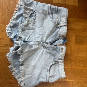 jeans shorts  - säljer dessa snygga shorts från hm. skriv vid frågor💕