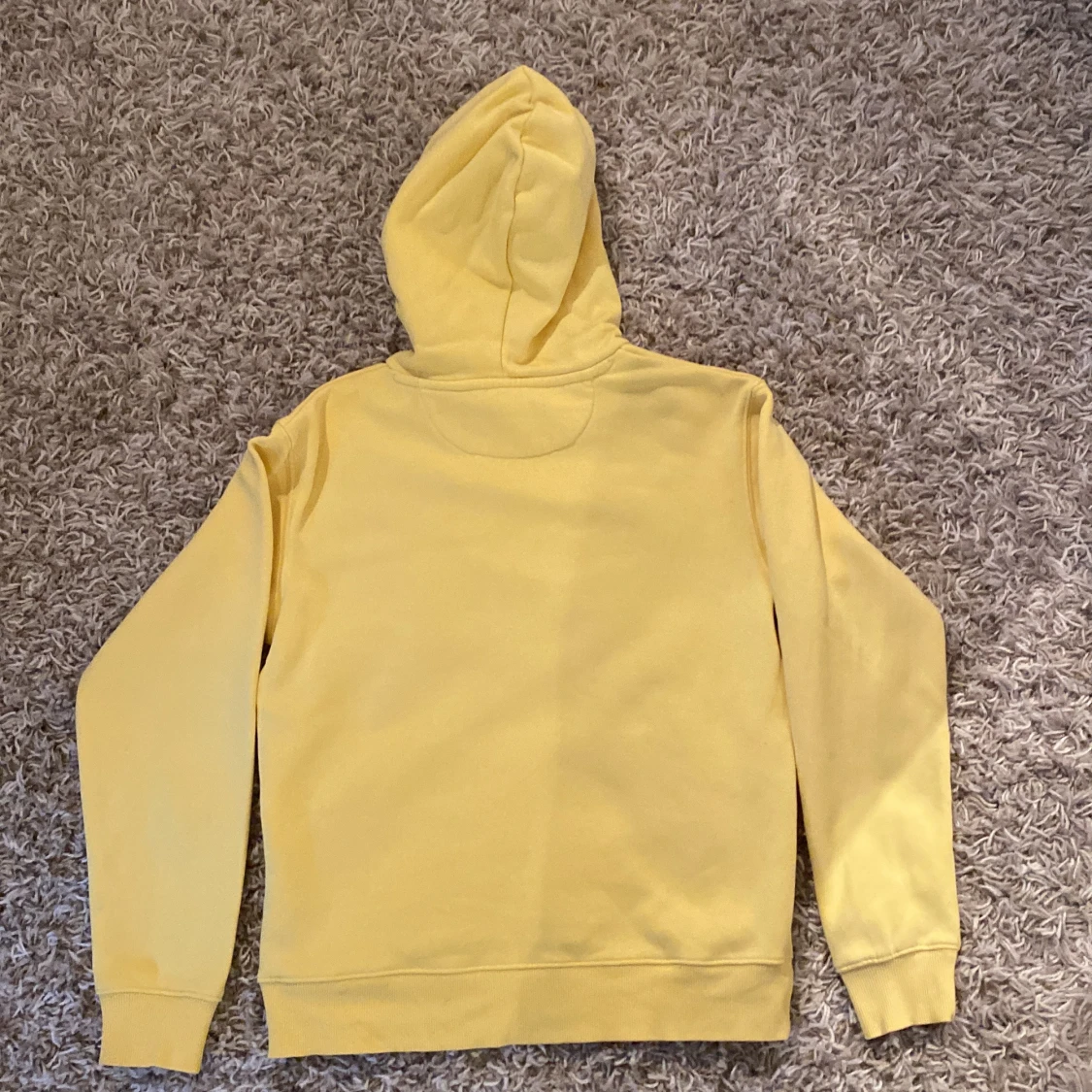 Gul hoodie från GANT - 1