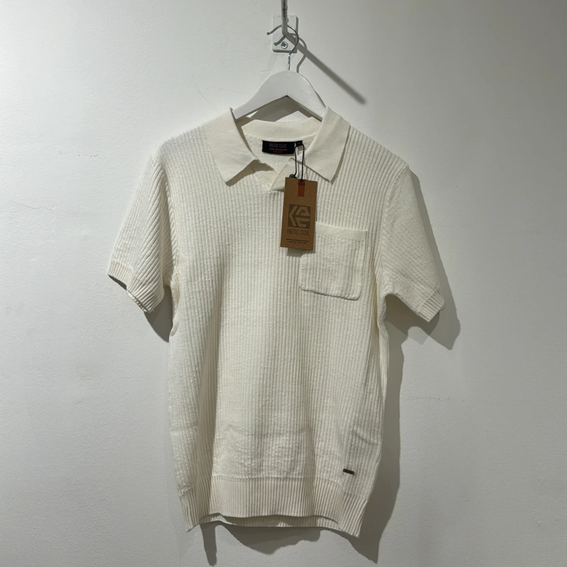 Offwhite pikétröja från Indicode