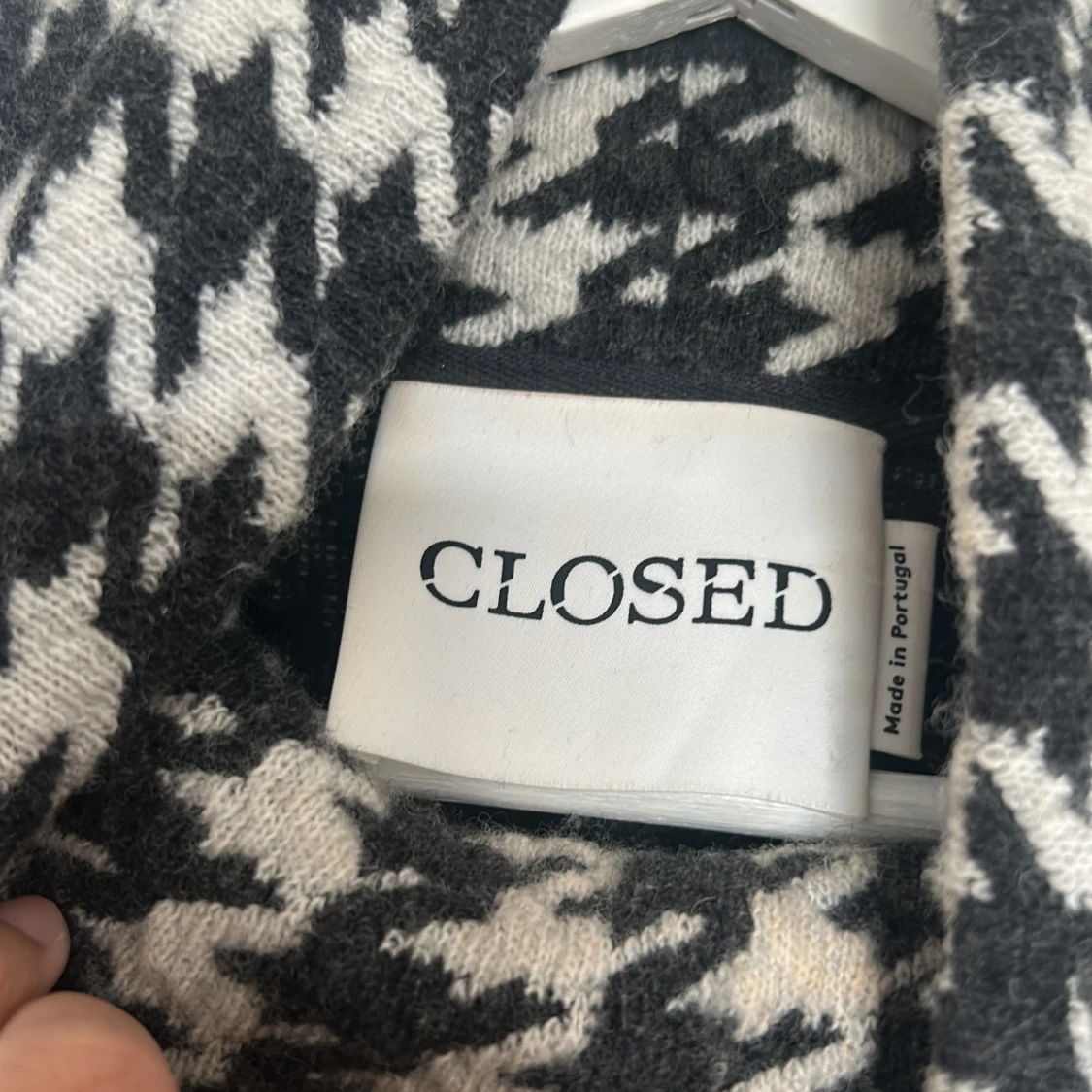 Svartvit croppad polotröja Closed - 2