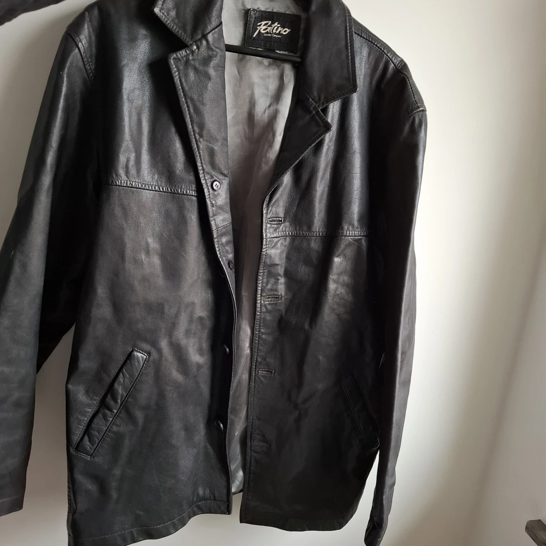 Svart skinnjacka från Patino, M