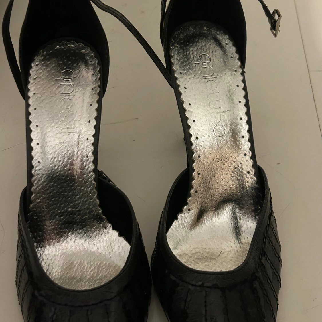 Svarta spetsiga pumps från Qimeluq - 1