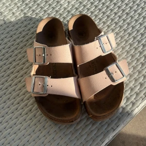 Birkenstock sandaler  - De är köpta i juni, så knappt använda🥰
