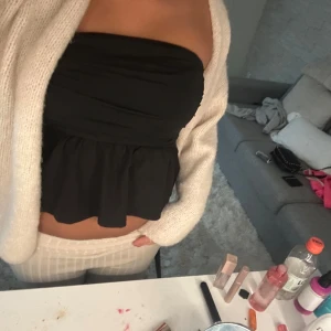 Topp   - Samma som annonsen innan fast i svart! Pris kan diskuteras 